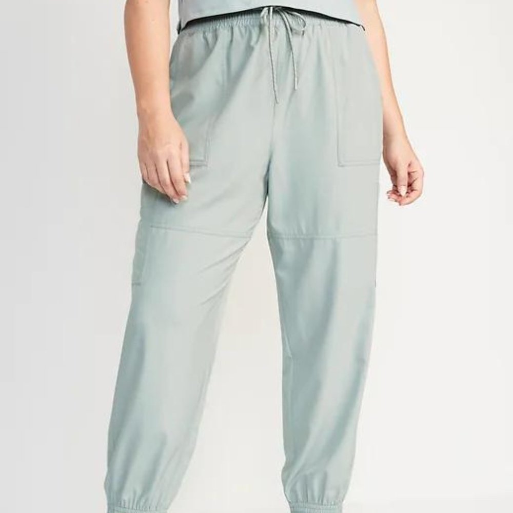 Old Navy Extra High-Waisted StretchTech Performance Cargo Jogger Pants for Women - Picture 9 of 9